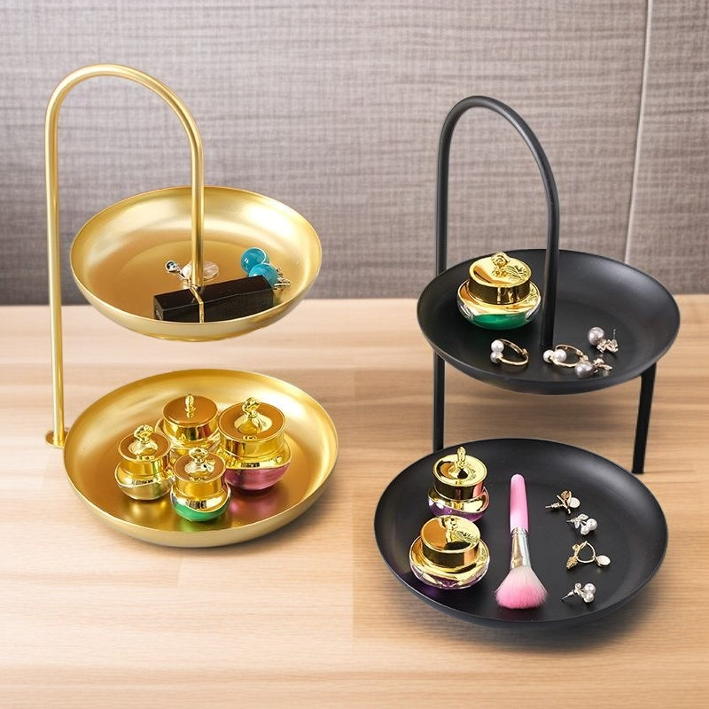 Obstbrett mit frischem Obst dekoriert