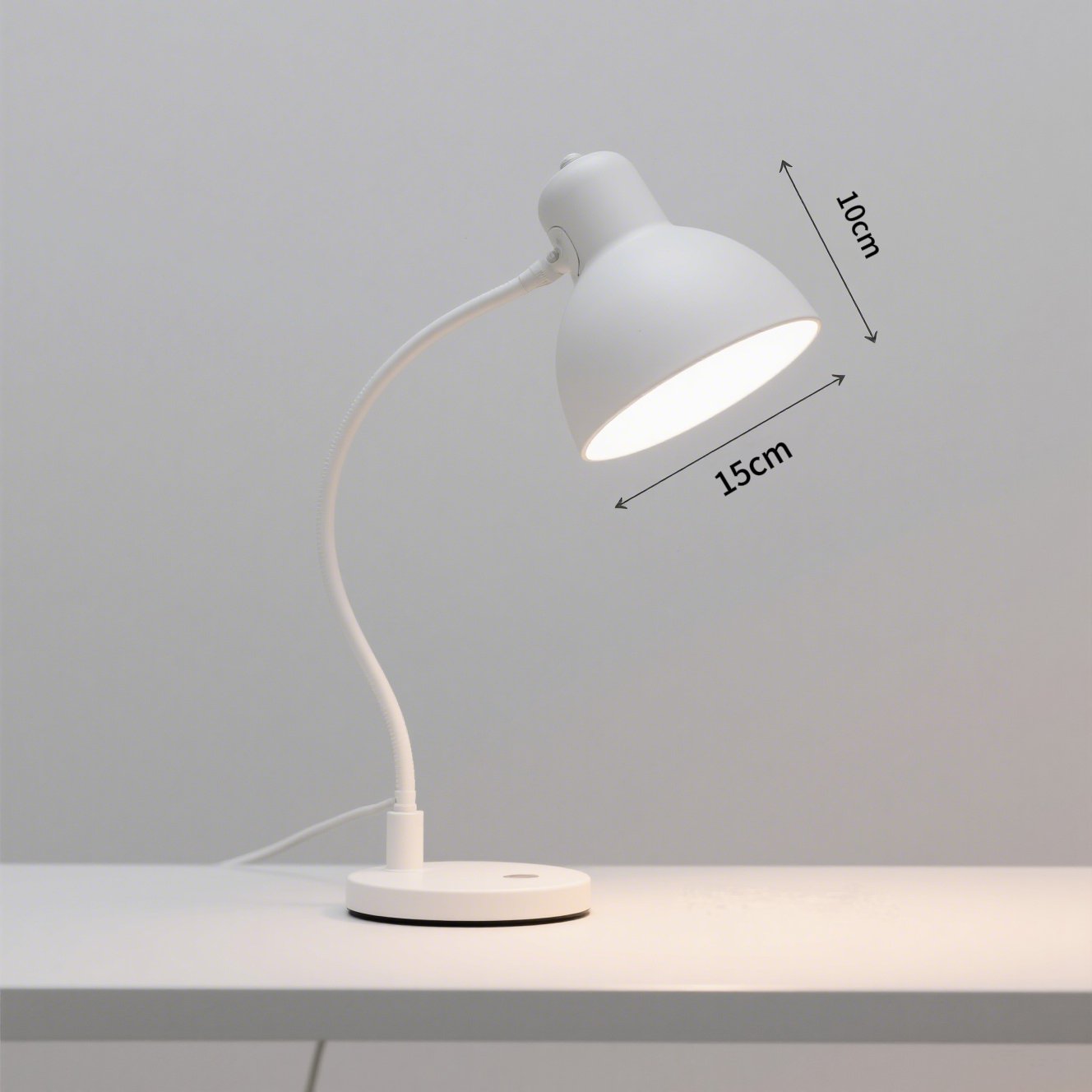 目に優しいライト付きスタンドデスク