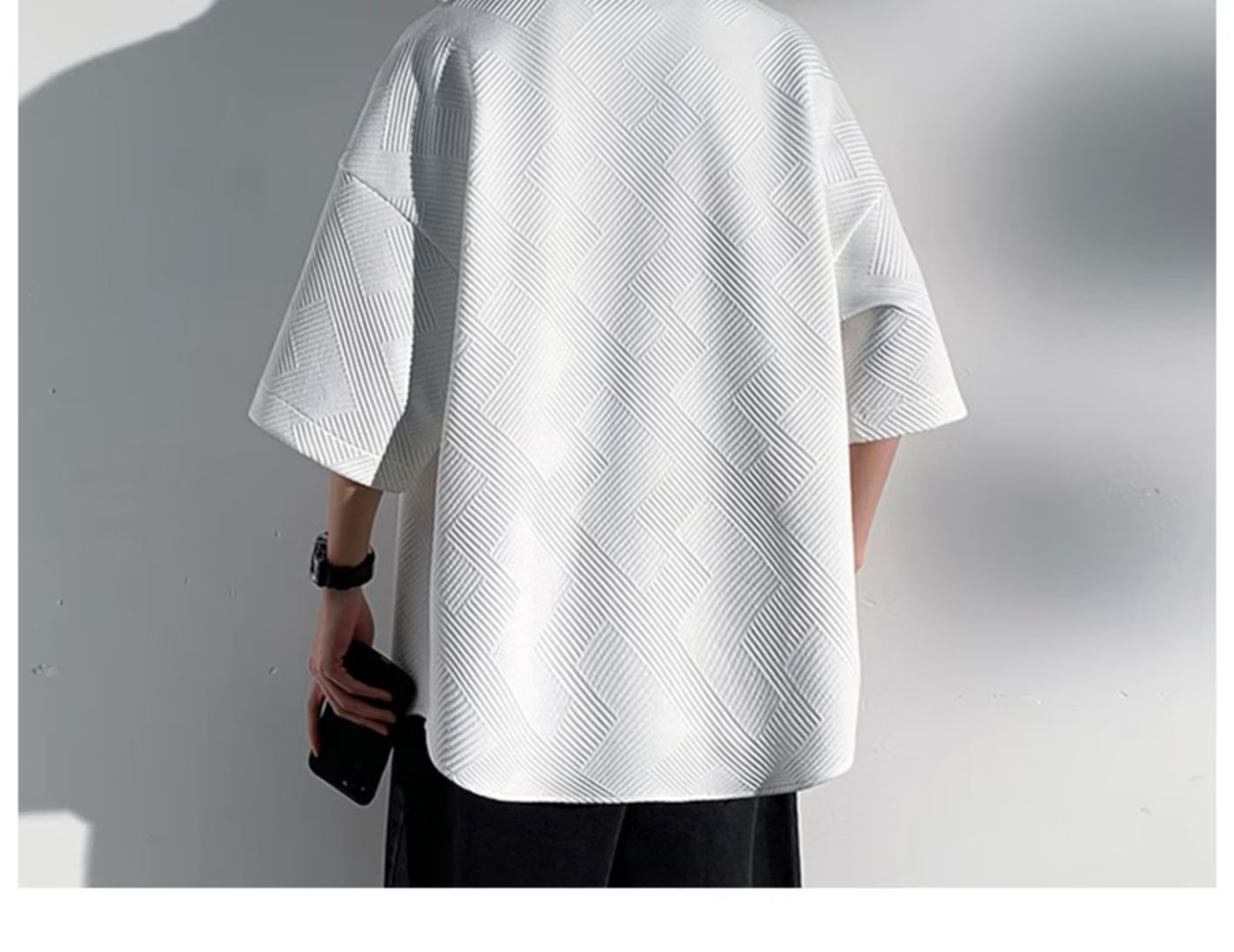 ゆったりシルエットのワッフル半袖トップス