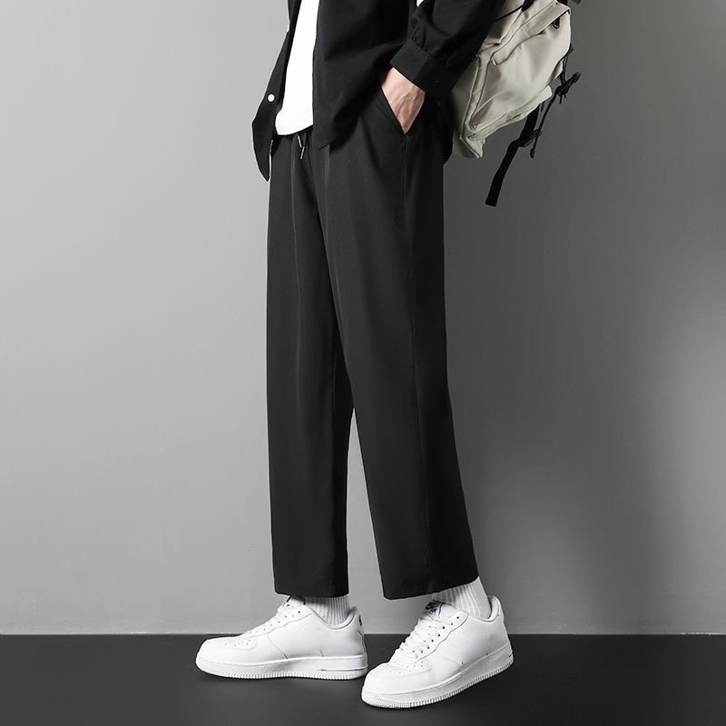 Trish und jogginghose mit lässiger sommerhose