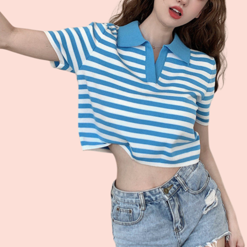 ストライプ柄のショート丈Tシャツ