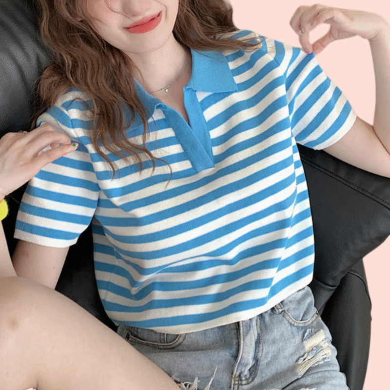 ストライプ柄のショート丈Tシャツ