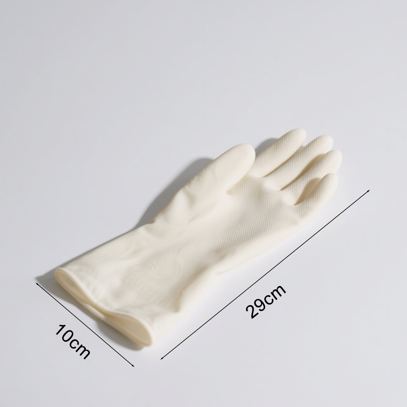 台所で使う油汚れに強い手袋の使用例