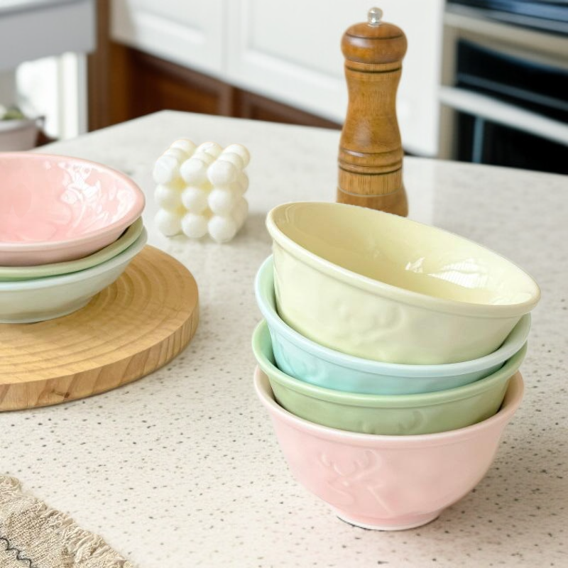 Domowy zestaw ceramicznych misek na ryż, mleko, deser i owoce w kremowym stylu