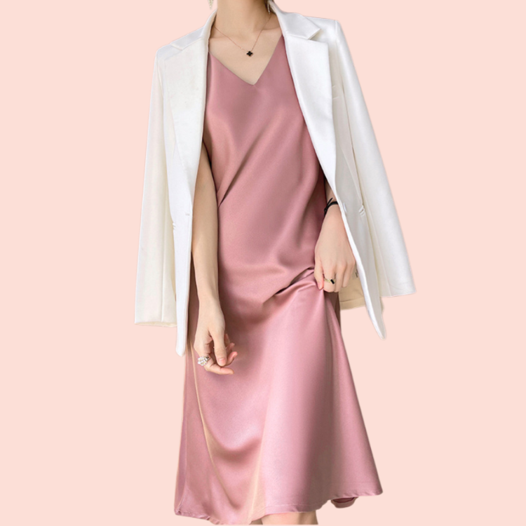 サテンのキャミソールドレス