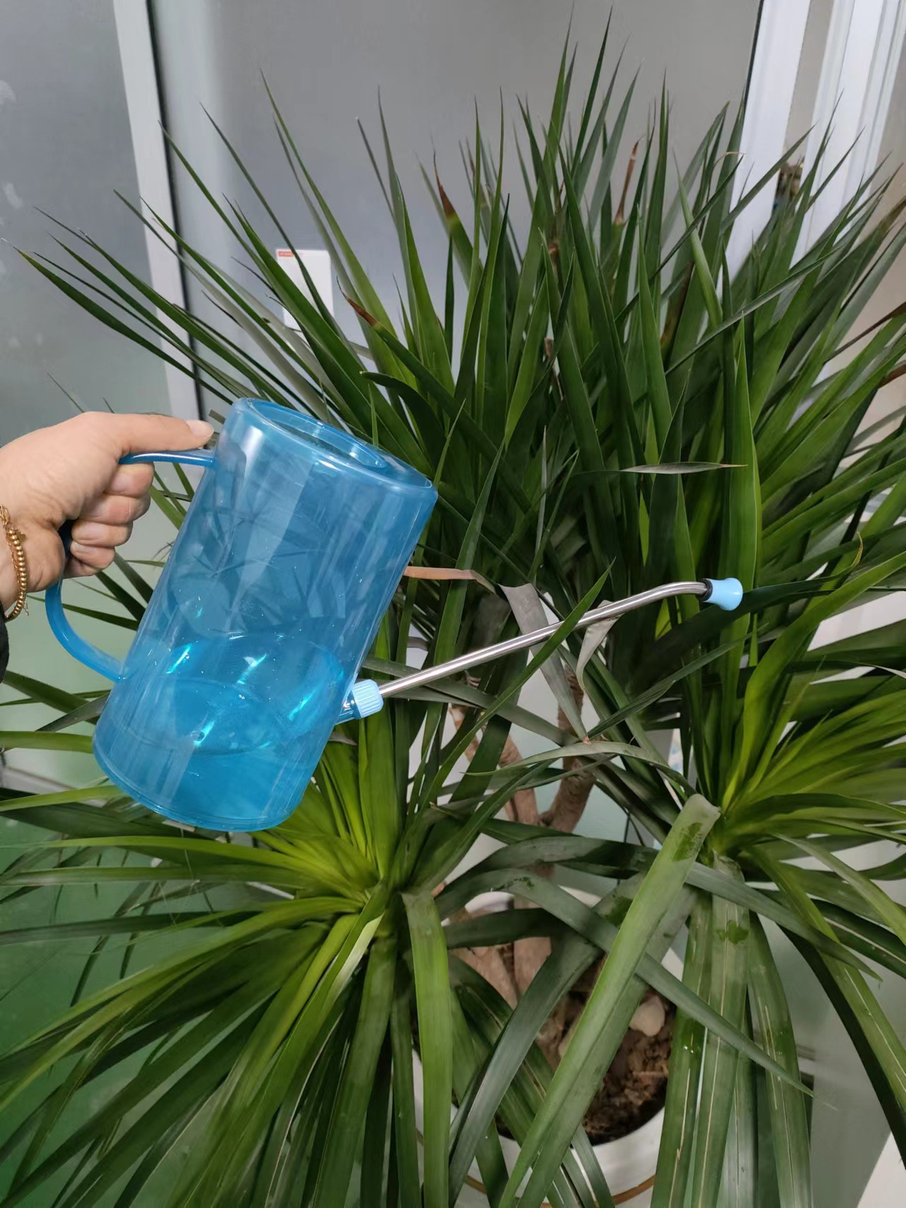 コンパクトで使いやすいステンレス水やりケトル