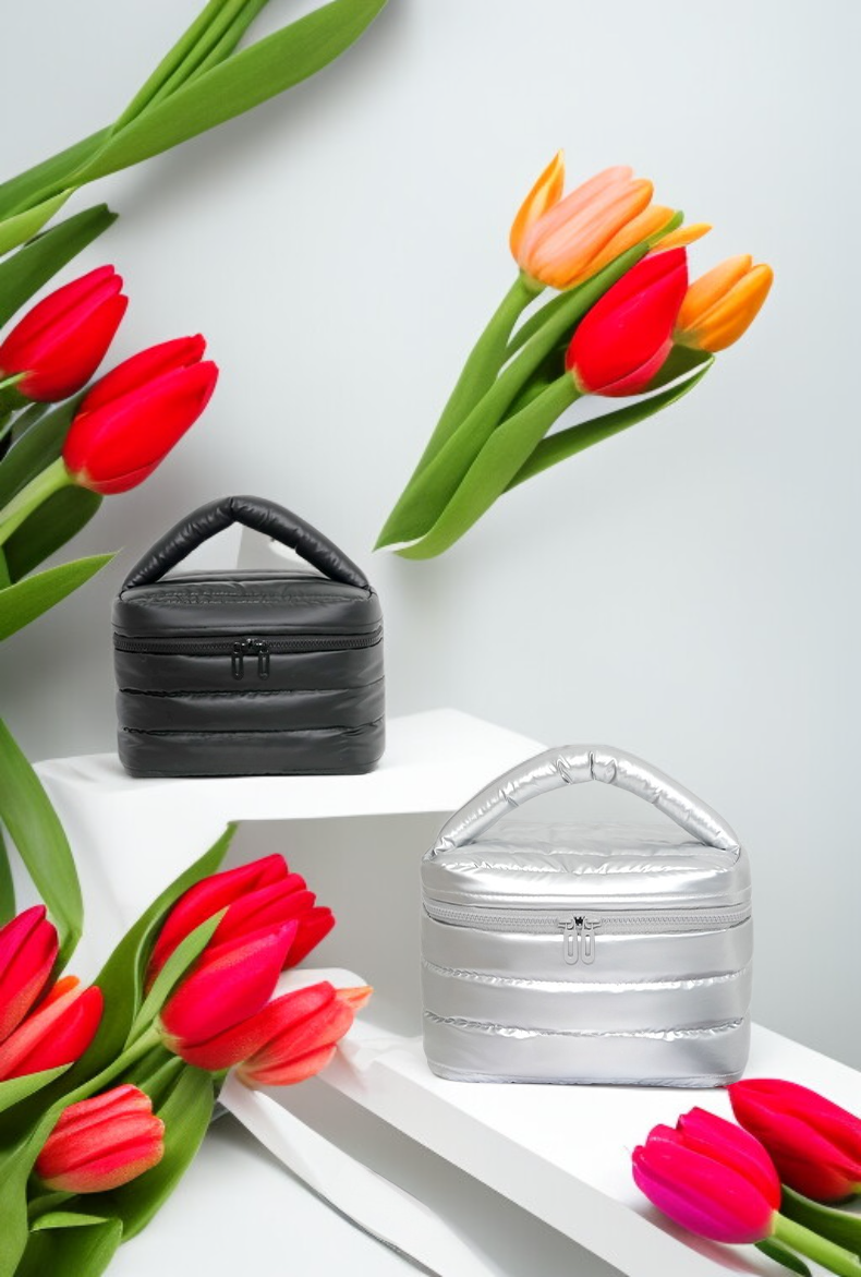 여행 필수품 세면 파우치 사용 예시