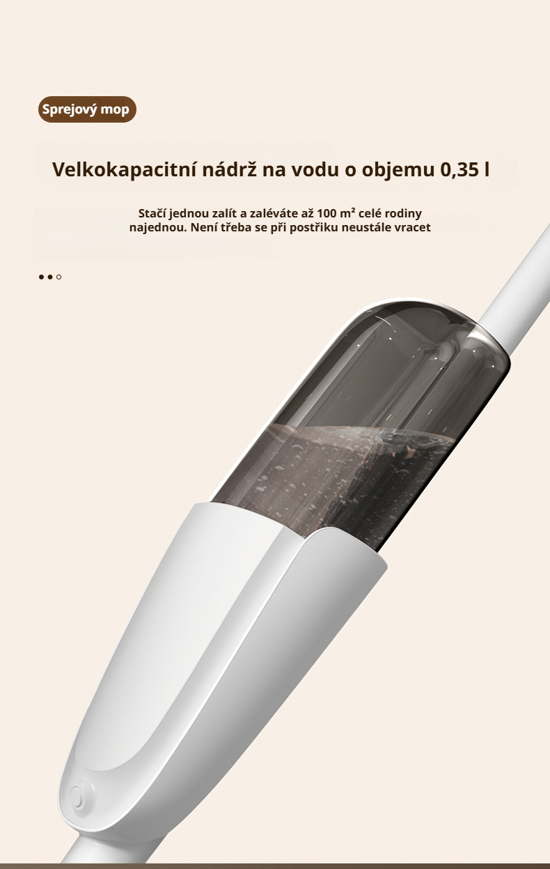 Ukázka mopu při čištění podlahy v obývacím pokoji