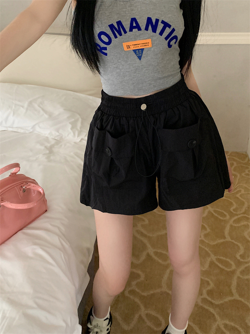 さまざまなサイズ展開のレディースショートパンツ