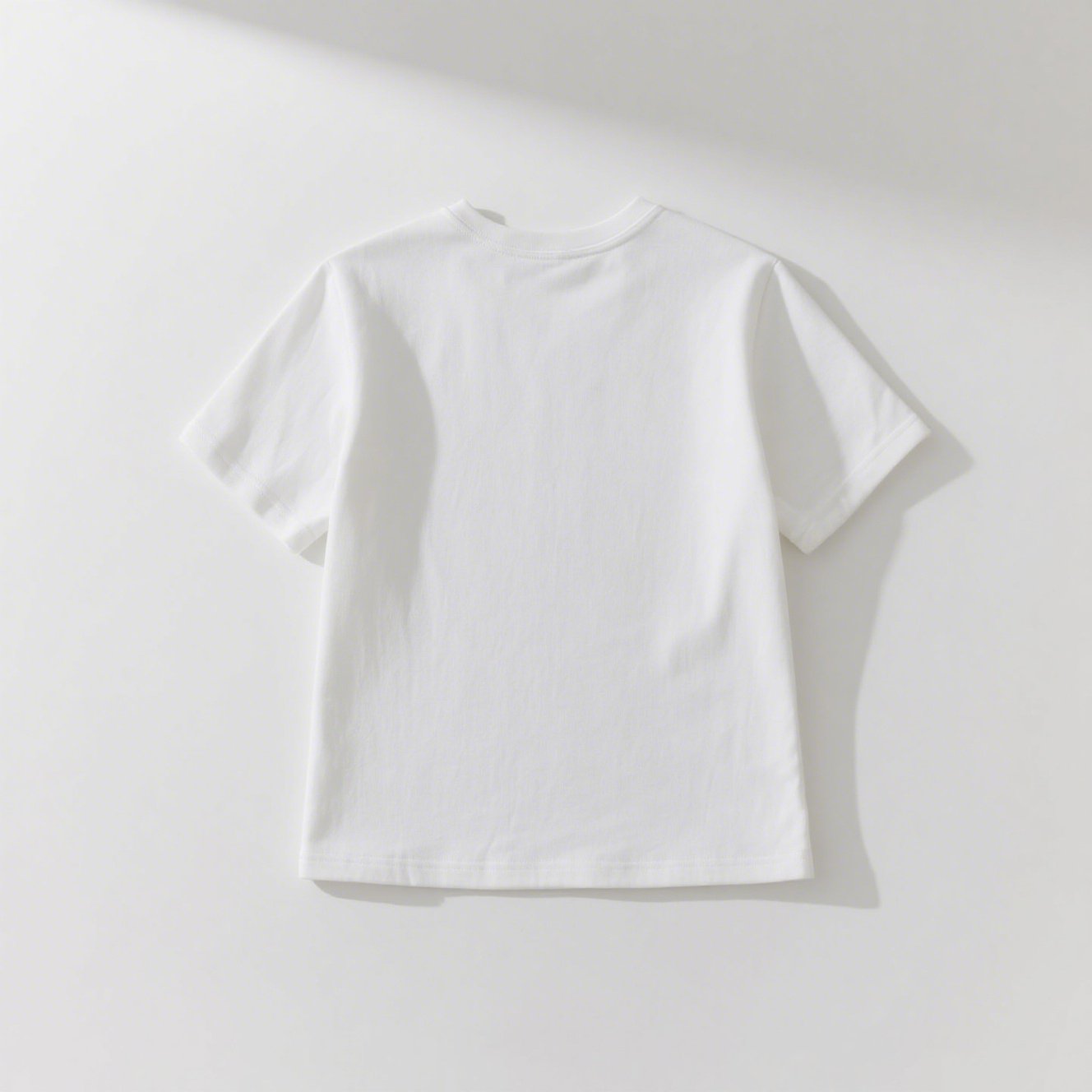 シンプル白半袖トップス正面画像