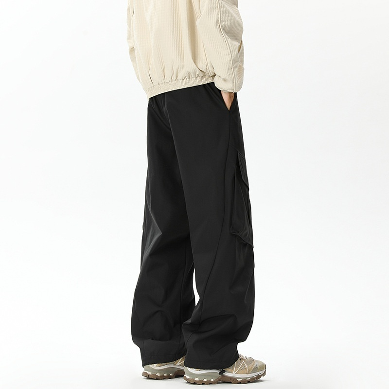 Diseño holgado de pantalón de trabajo para mayor comodidad