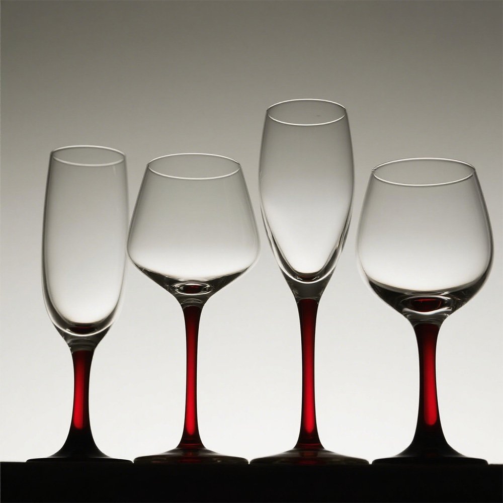 高級感のあるガラスゴブレットの側面ディテール