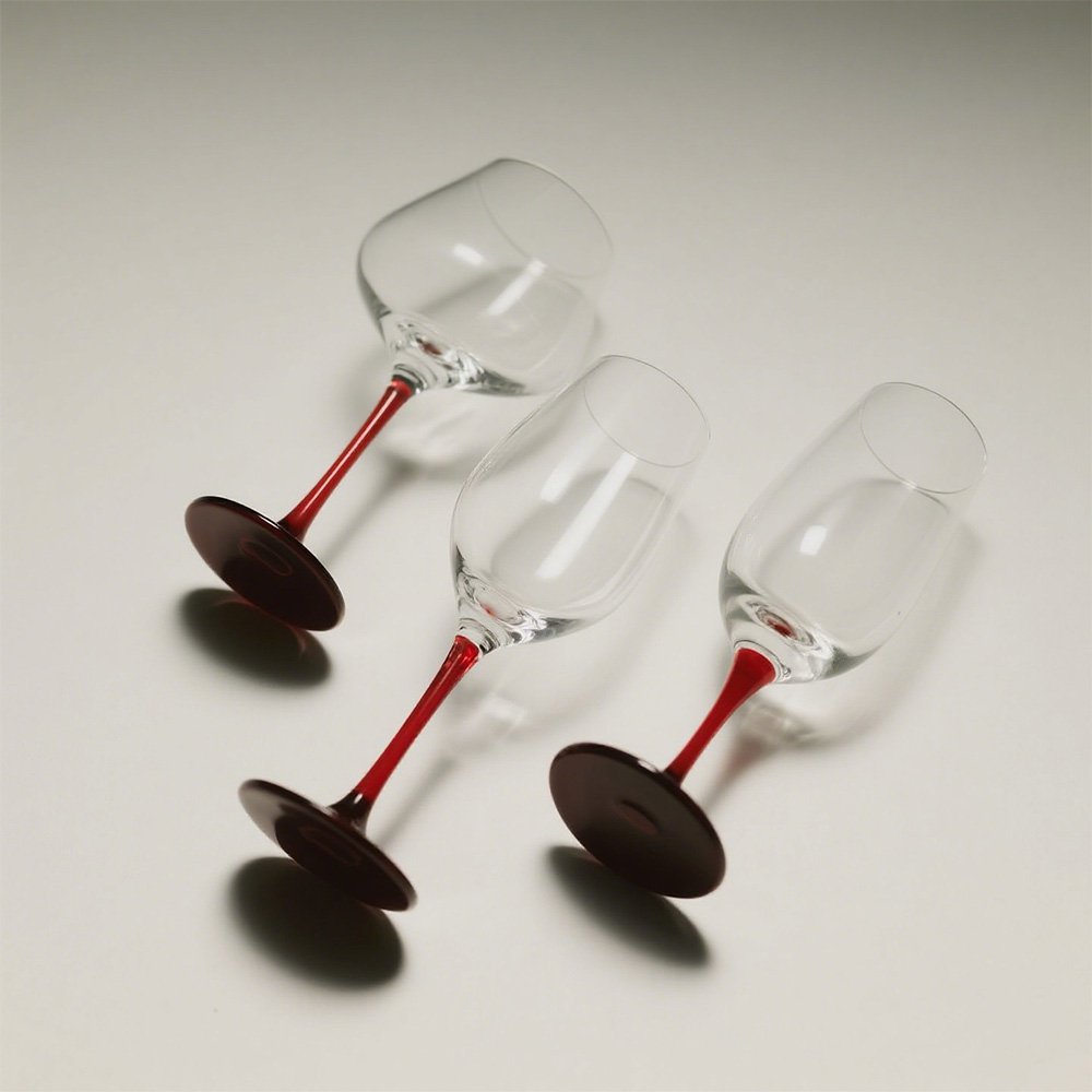 クラシックでエレガントなガラスゴブレットの正面画像