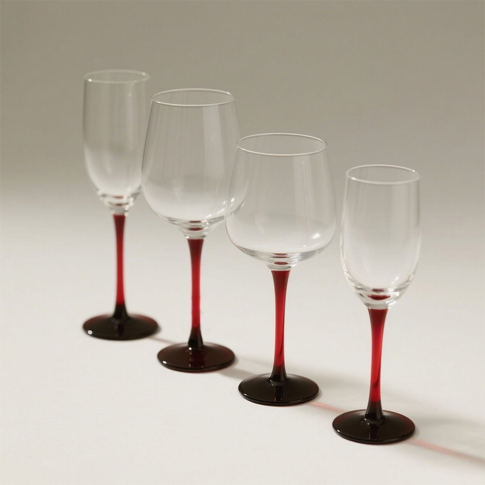 クラシックでエレガントなガラスゴブレット