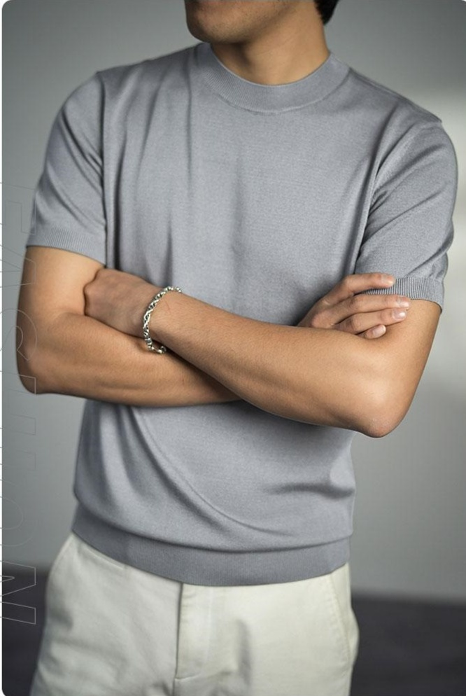 さまざまなコーディネートに合うシンプルなデザインTシャツ