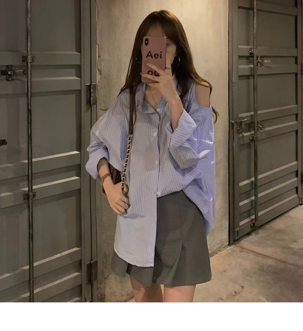 女性のためのオフショルダーストライプシャツトップス春と秋の新デザインニッチファッション長袖シャツ