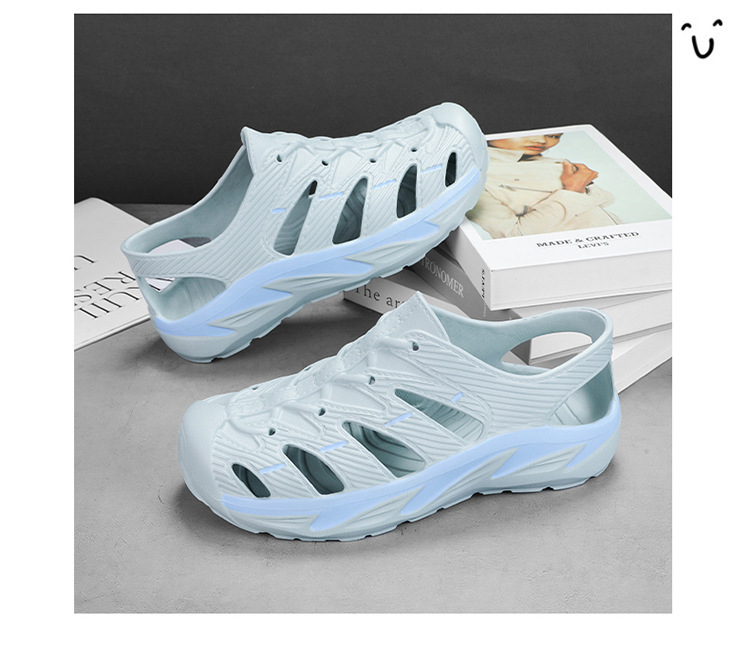 ビーチやアウトドア向けメンズサンダル着用イメージ