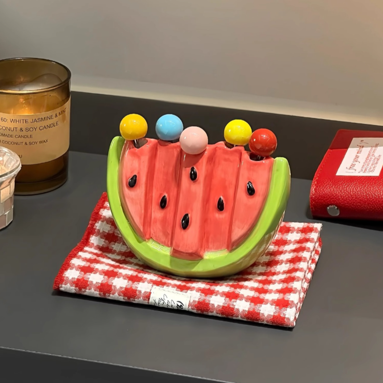 フルーツと一緒に使うフォークの使用例