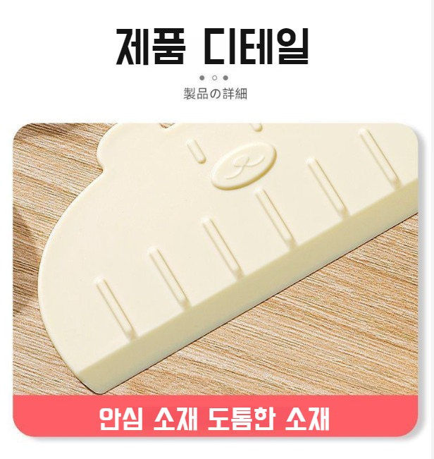 주방에서 실용적인 커터와 과도