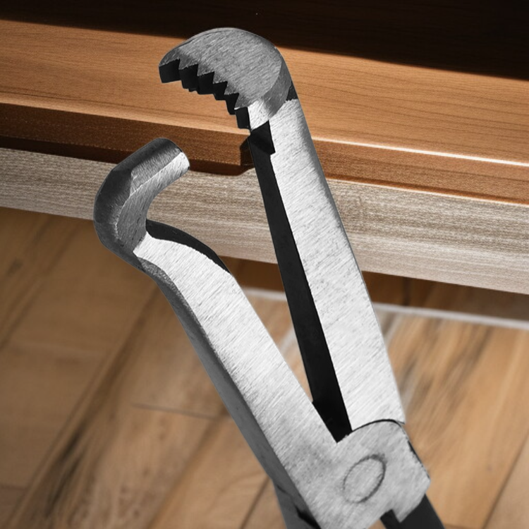 플라이어의 절단날과 스트리퍼 기능