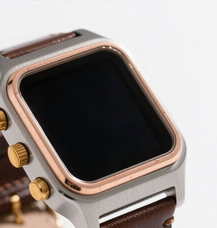 Elektronické chytré hodinky v retro hnědém stylu