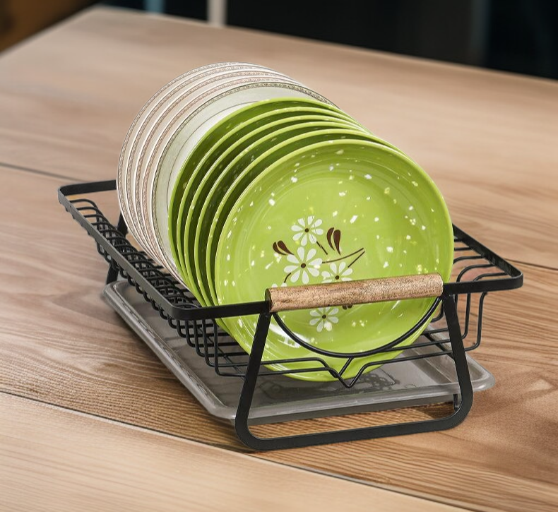 깔끔하게 정리된 주방 테이블