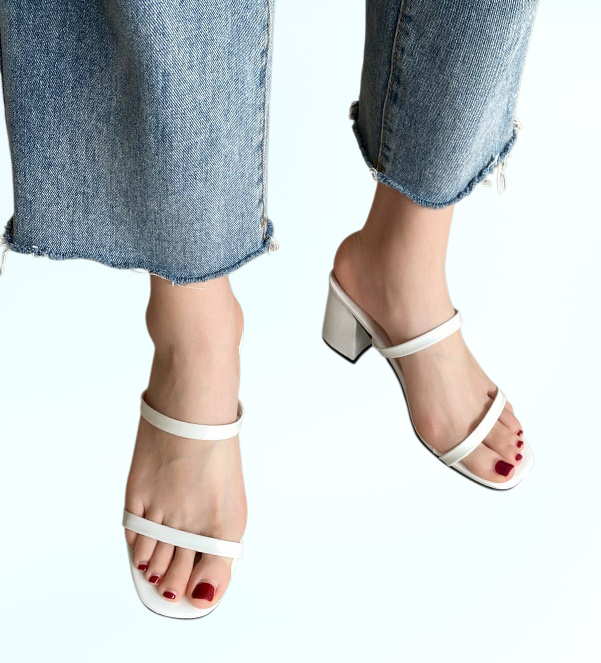 夏にぴったりの、スクエアトゥのオープントゥで万能な厚底サンダルが登場