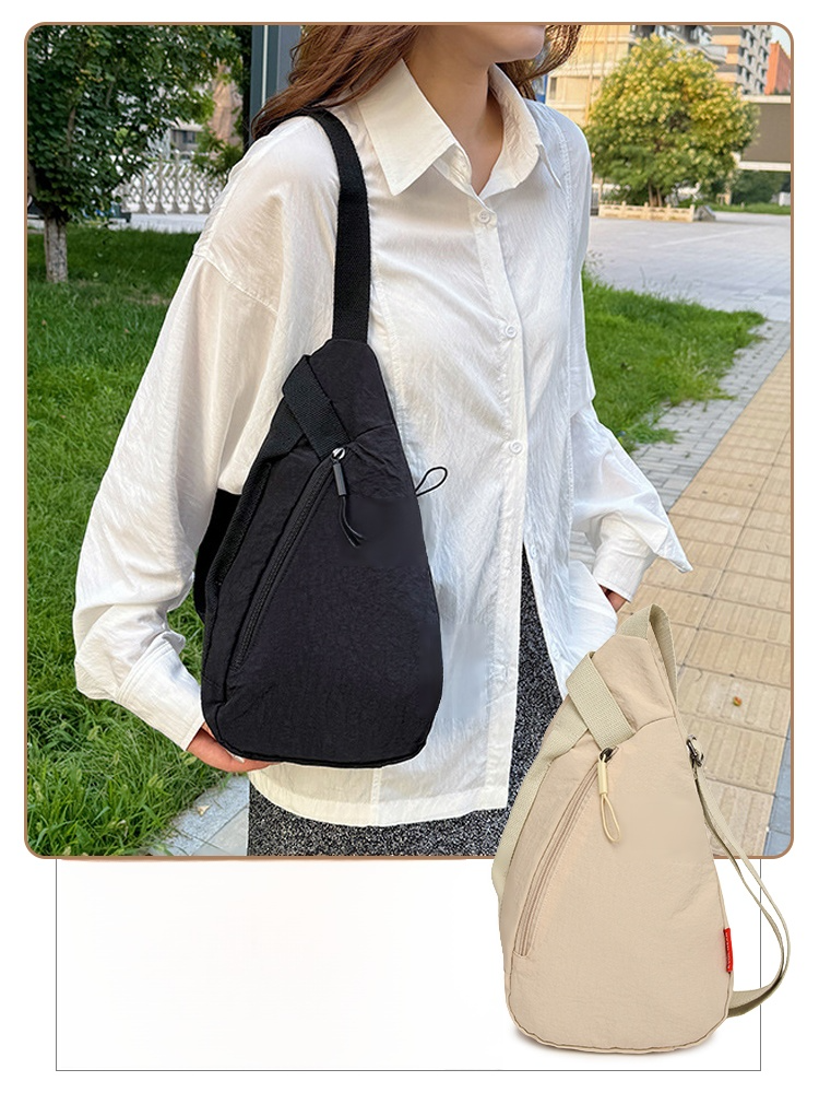 Simple and lightweight crossbody bag