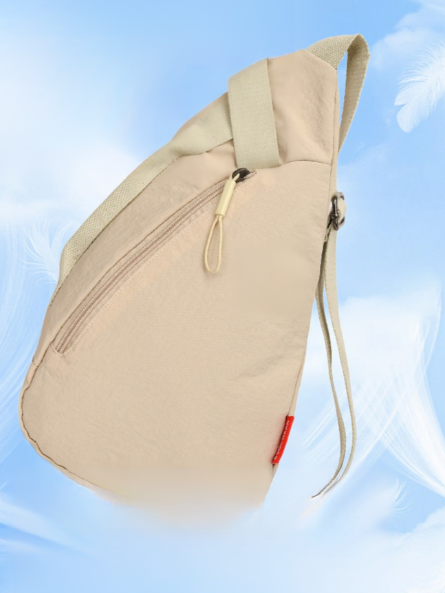 Simple and lightweight crossbody bag