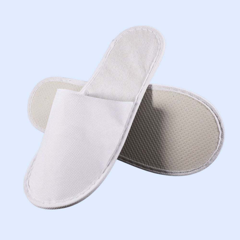 شبشب استخدام واحد من قماش غير منسوج بسماكة 4 مم وحواف بيضاء للفنادق وصالونات المساج