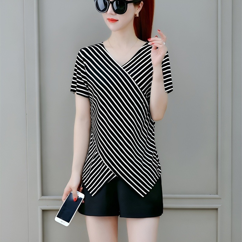 เสื้อยืดลายทางปกเสื้อวี