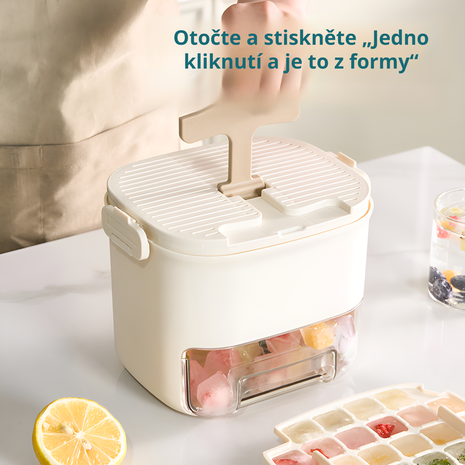 Plastová forma na led s lisovacím uzávěrem