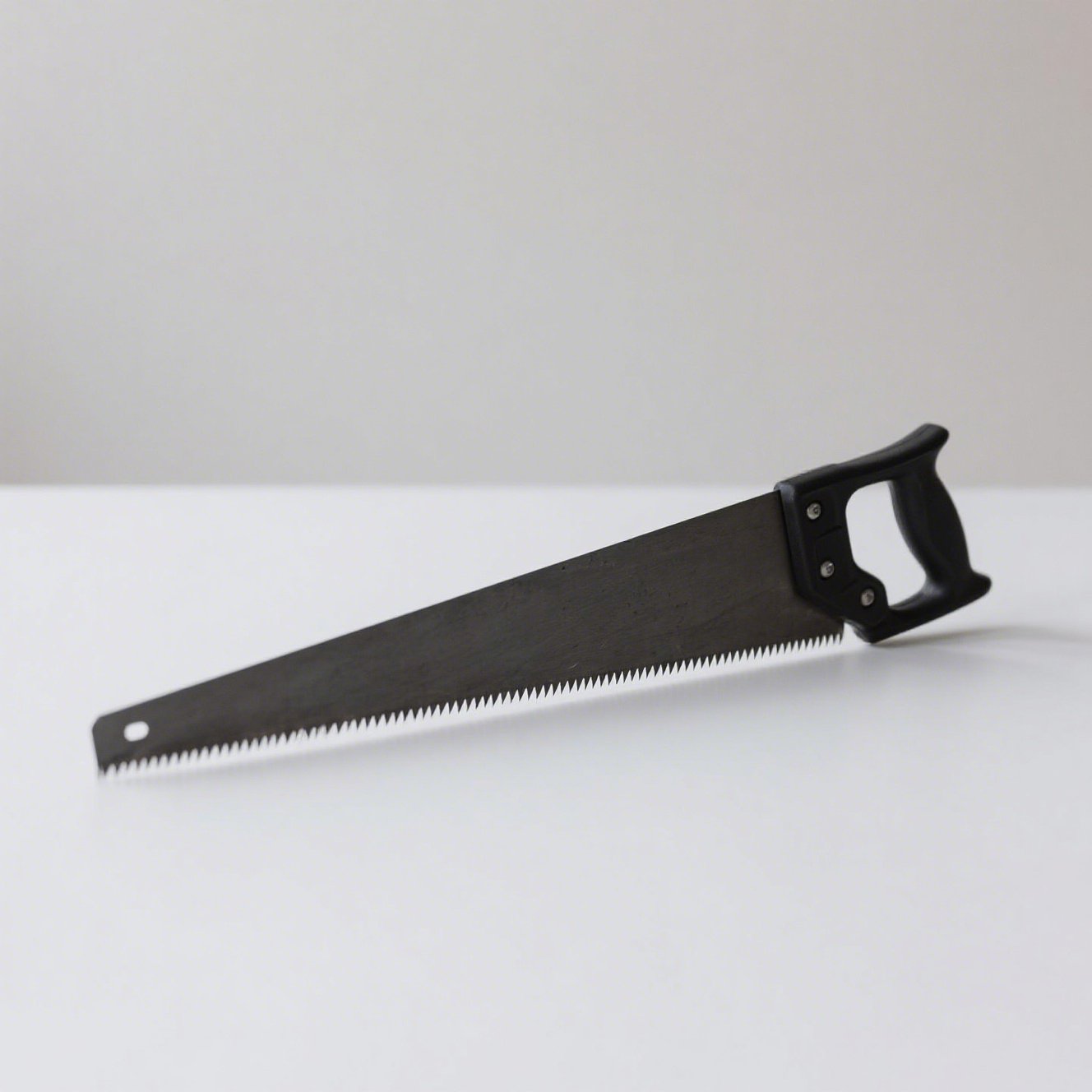 Detail ostří ruční pily na dřevo