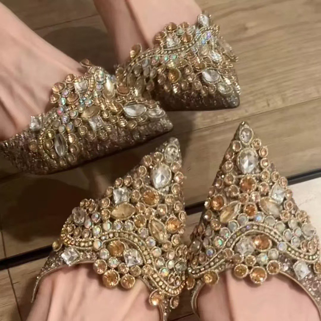 Új strasszos szandálok