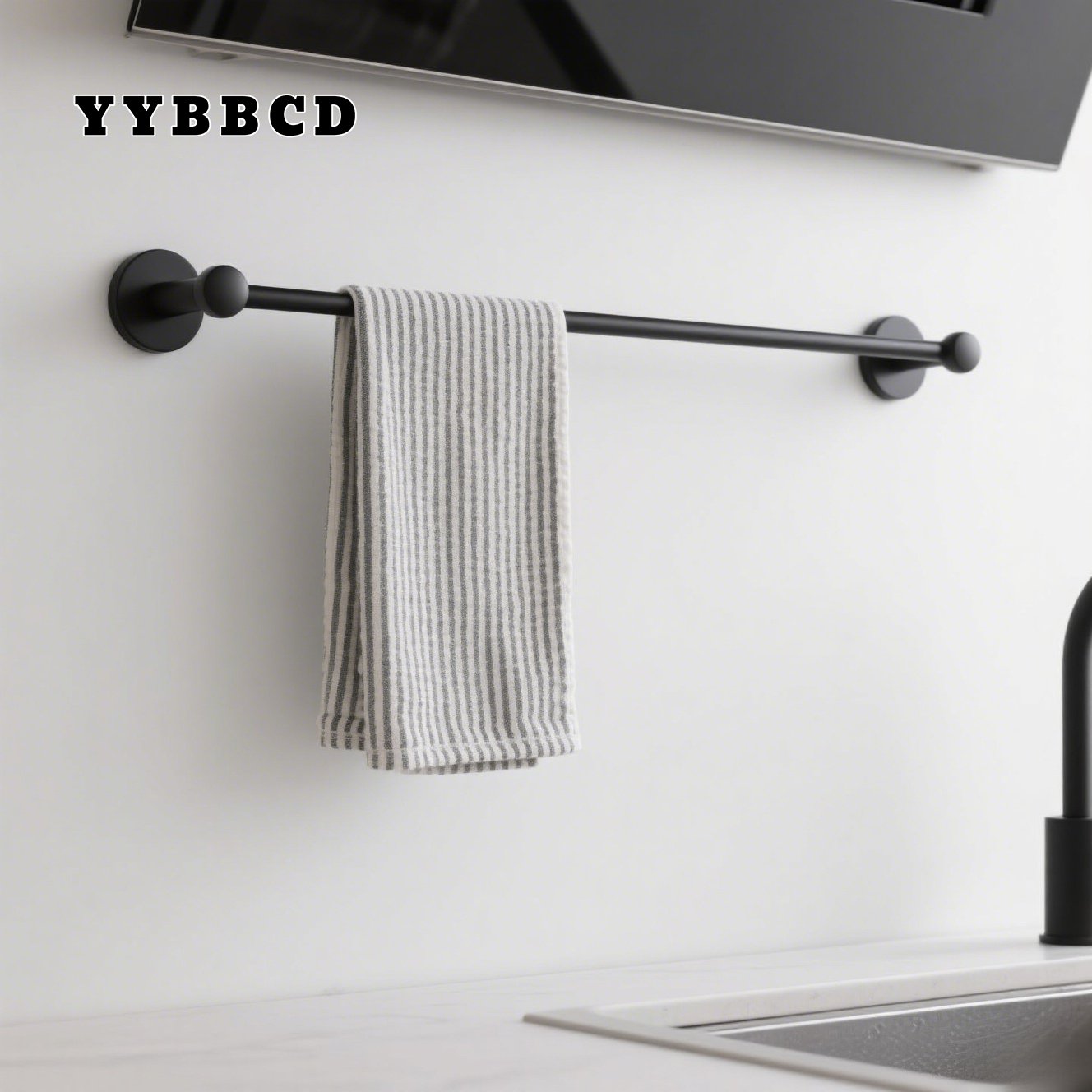 Nástěnný věšák na ručníky v minimalistickém stylu