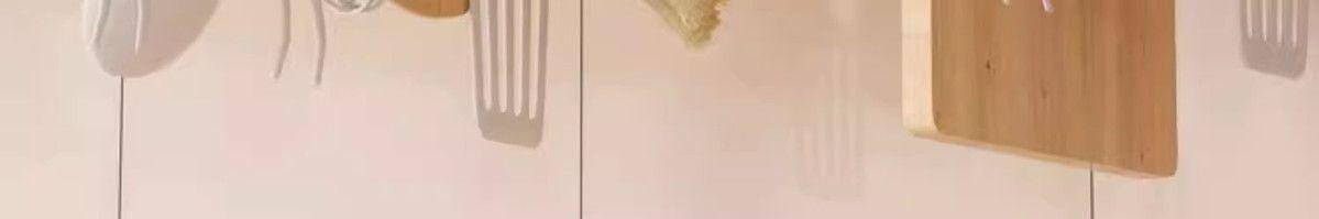 주방 후크로 다양한 주방용품 정리