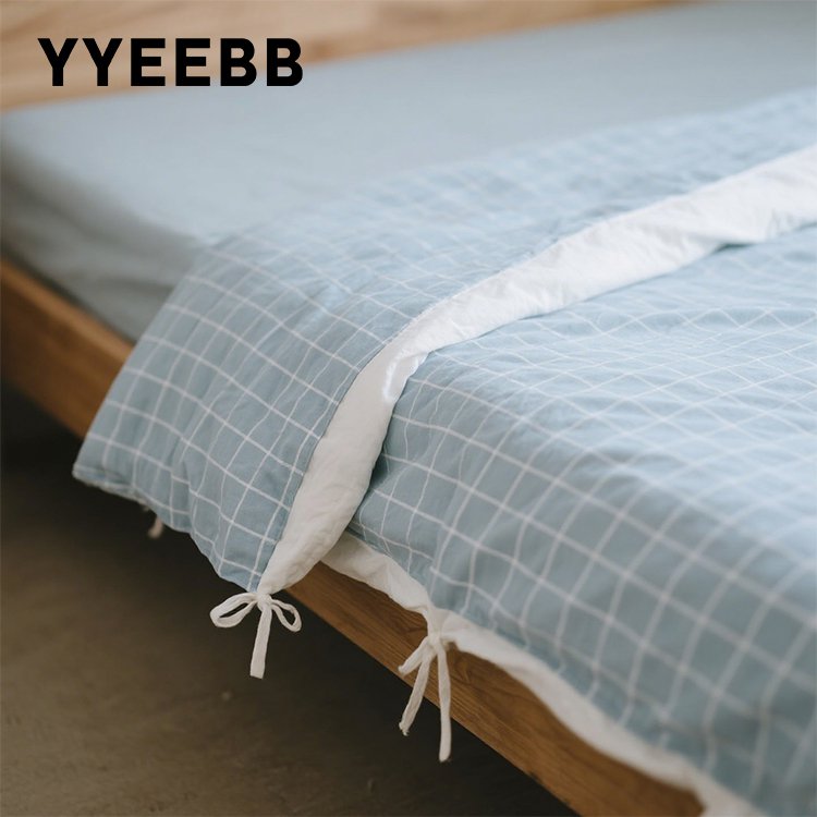 Zbliżenie na wzór niebieskiej kraty na poszwie