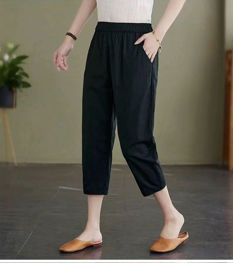 ゆったりシルエットの綿麻パンツ