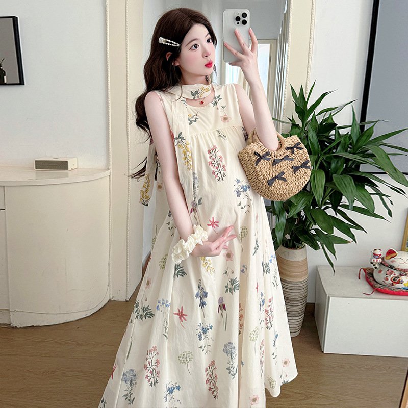 Mode, frauenkleidung im sommer bricht das kleid ab