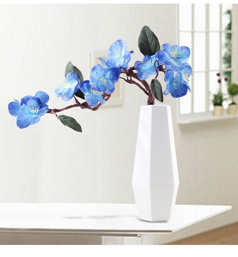 Jednoduchá keramická váza jako dárek