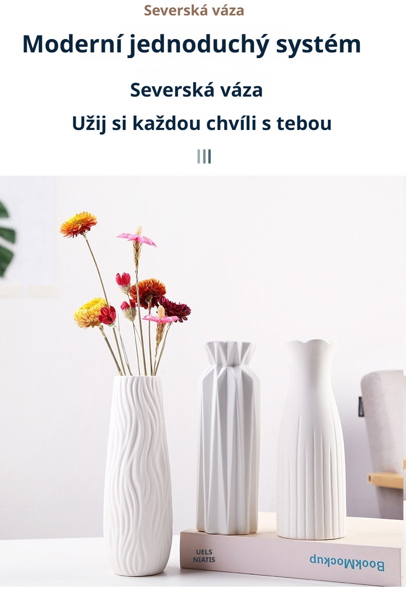 Moderní keramická váza v interiérovém aranžmá