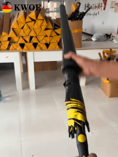 Selbstöffnender doppelter sturmsicherer Regenschirm