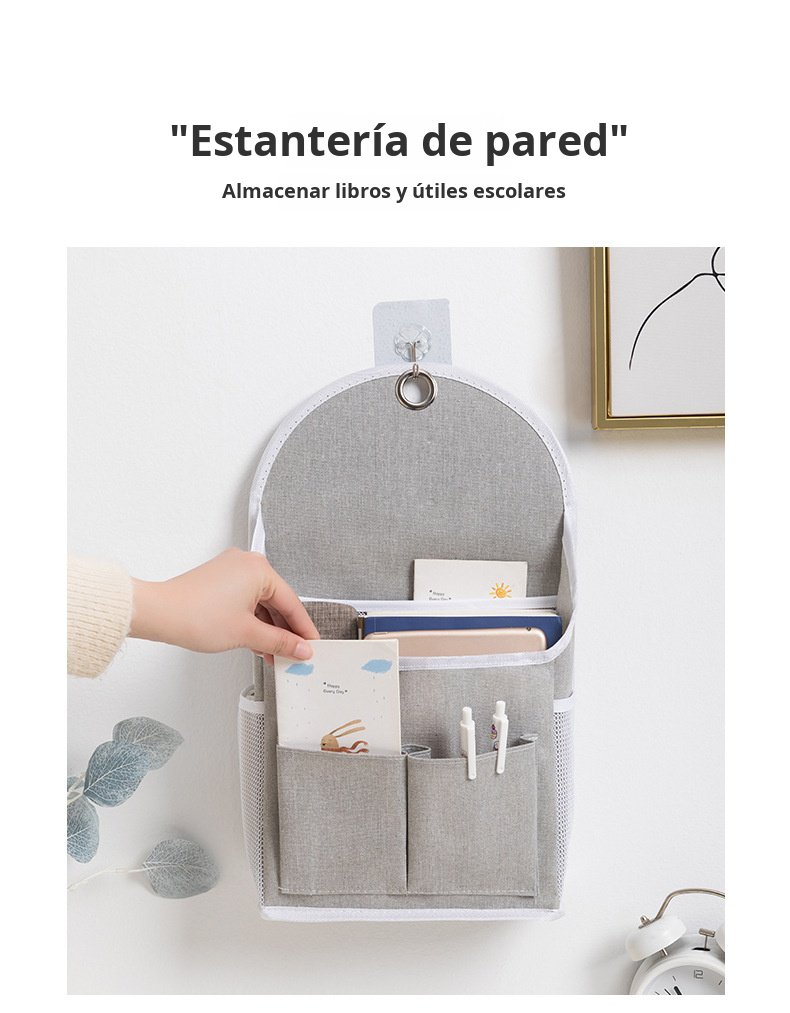 Almacenamiento práctico de bolsos en puerta de habitación