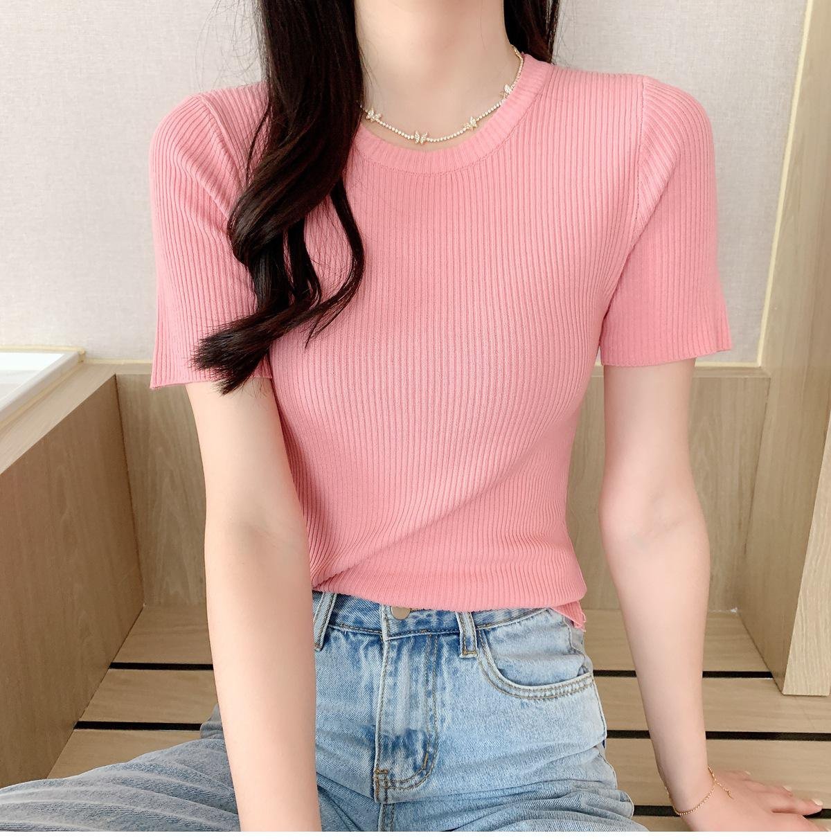 レギンスに合わせやすい半袖ニットTシャツ