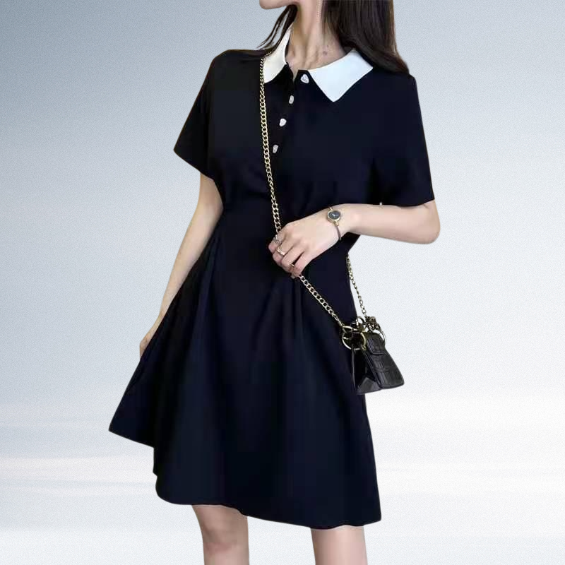 スリムシルエットブラックワンピース