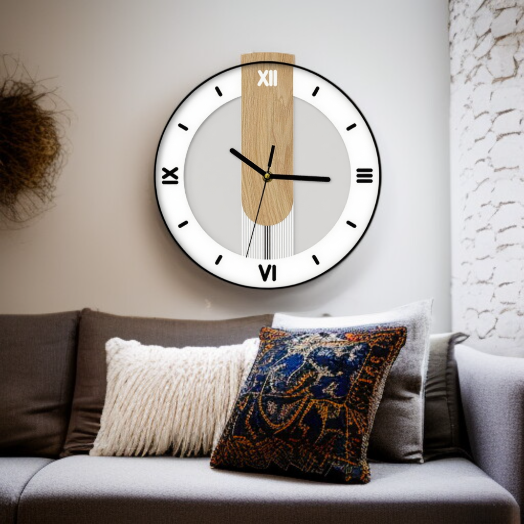 Moderne einfache Holzstruktur stille Schwinguhr an Wohnzimmerwand