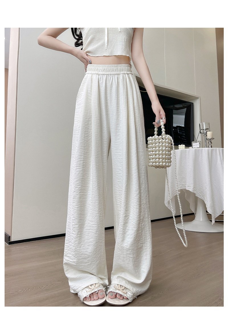 多用途で着回し自在なテクスチャードパンツ