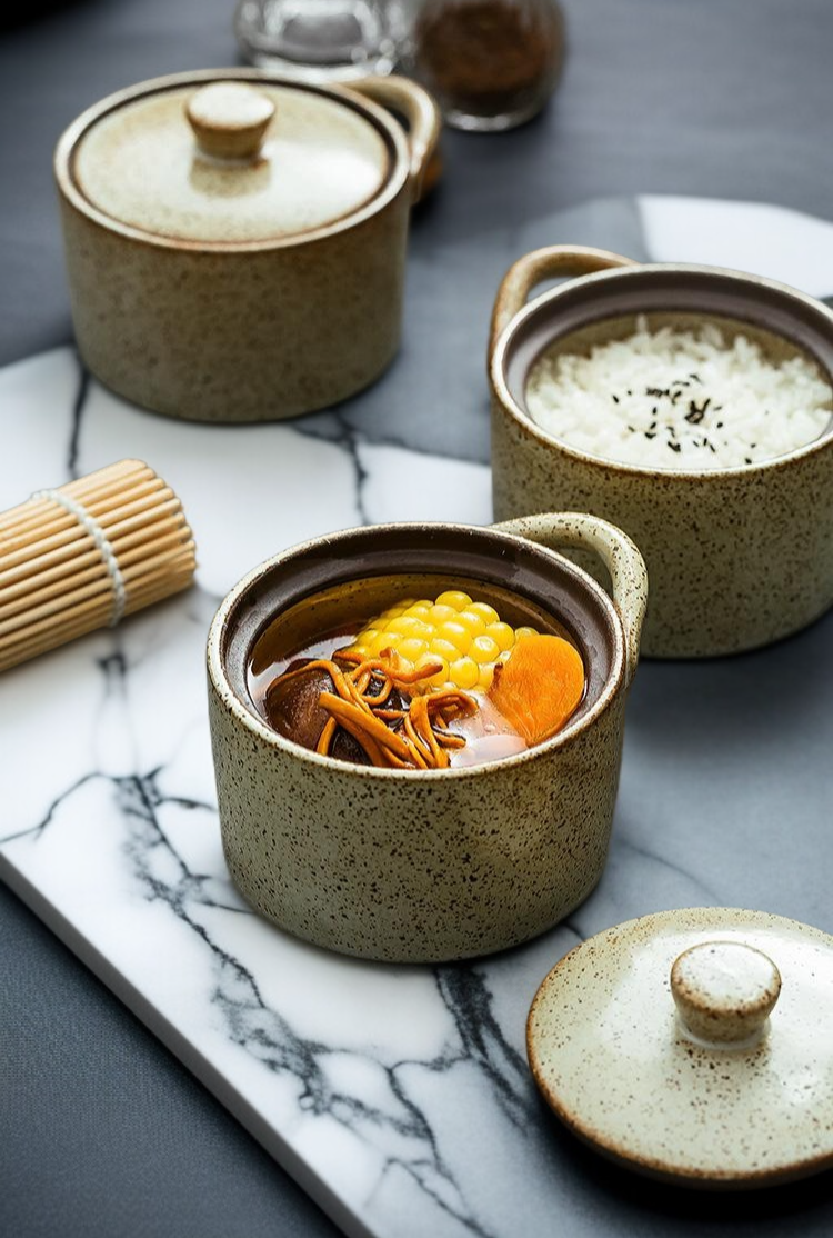 세련된 디자인의 도자기 스튜 냄비