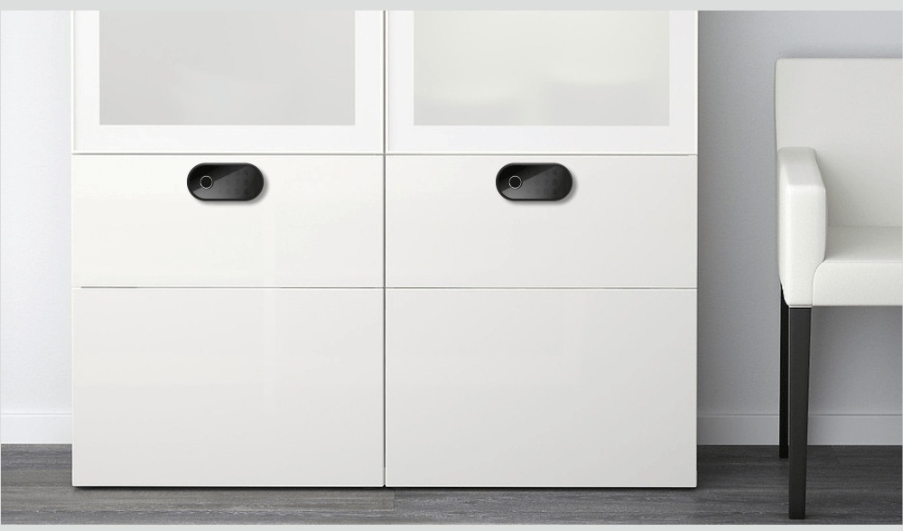 Vista lateral de cerradura electrónica en armario moderno