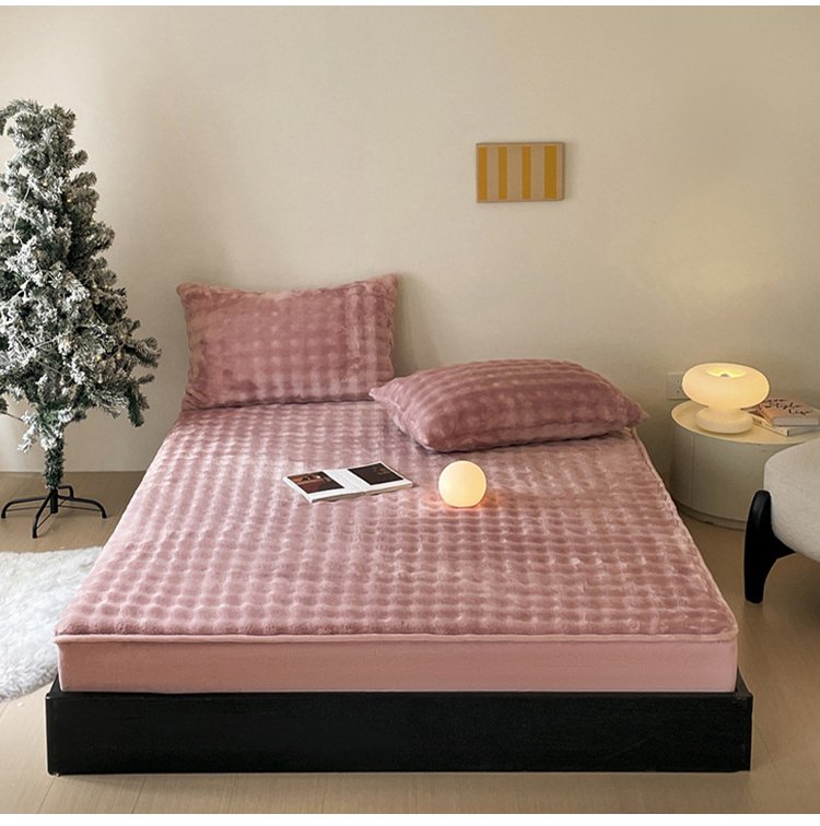 Sábana ajustable de color sólido combinada con colcha